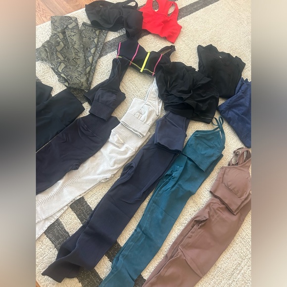 Women’s workout bundle XS - Picture 2 of 3